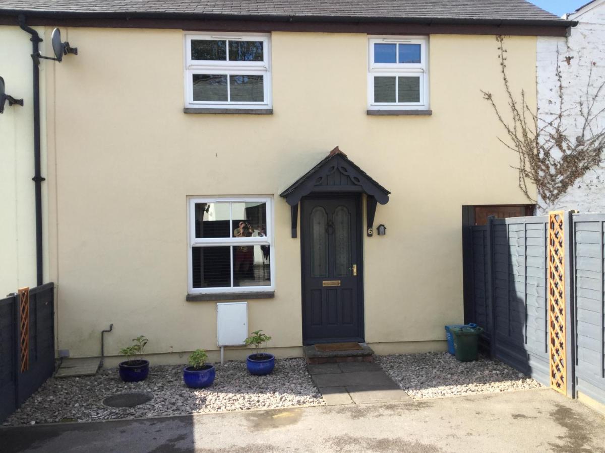 6 Beili Priory Abergavenny Exterior foto